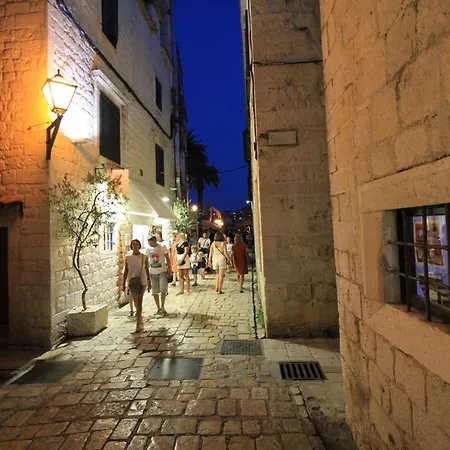 Town House In The Centre Of Historic Nyaraló *